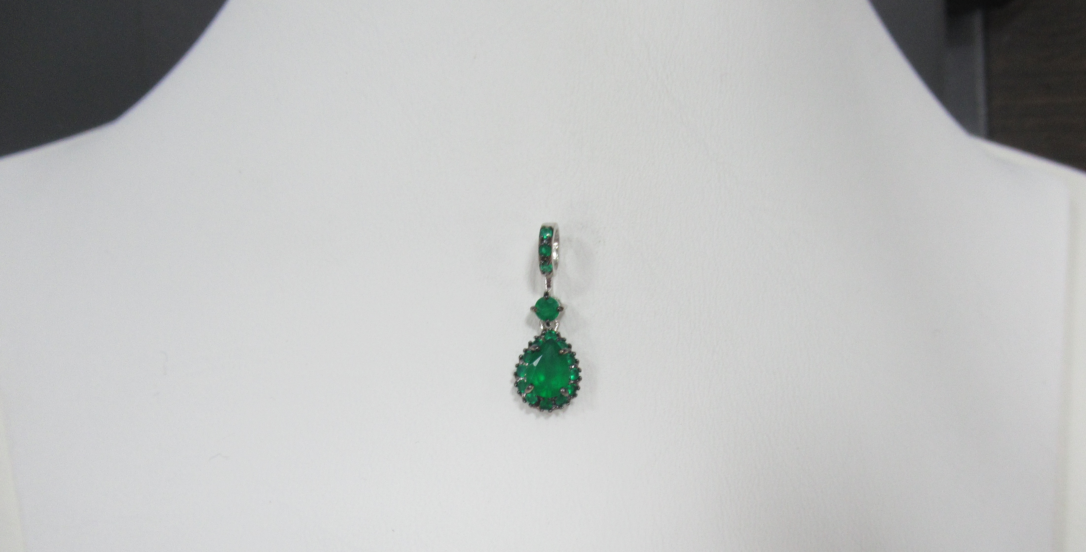 Серебряная подвеска с агатами